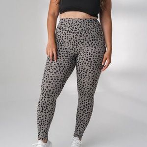 Balance Athletica The Ascend Pant Snow Leopard Midnight